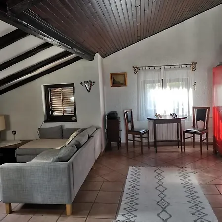 Moderne Ferienwohnung Mit Terrasse